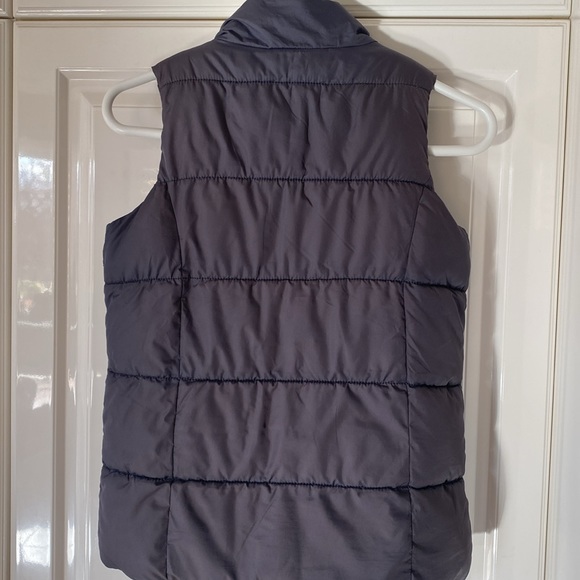 Joe Fresh Girl’s Grey and Pink Spring and Fall Puffer Vest size L (10-12) - Picture 8 of 10
